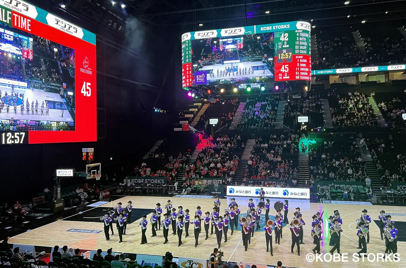 啓明学院中学校・高等学校チアリーディング部「ヴィーナススパークルズ」による元気あふれるパフォーマンス