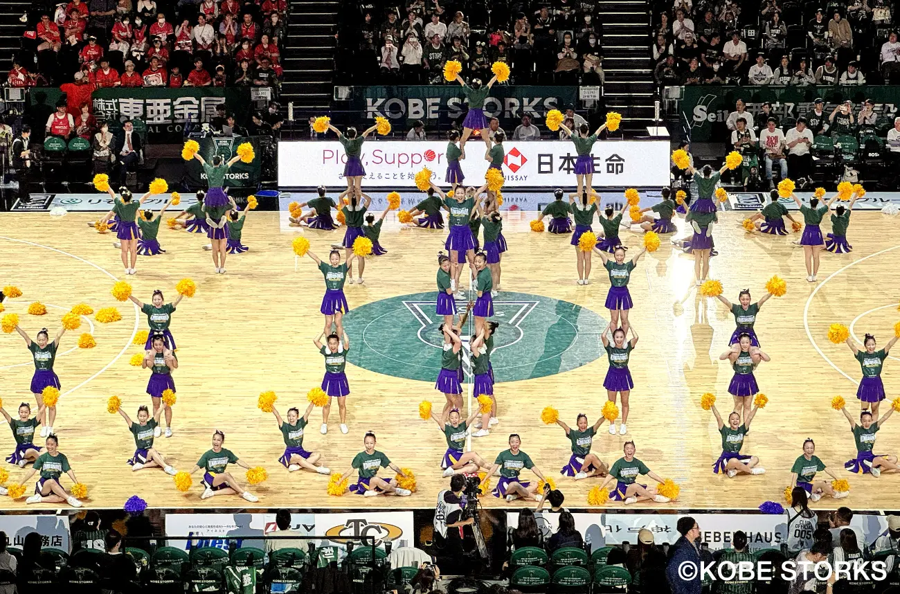 啓明学院中学校・高等学校チアリーディング部「ヴィーナススパークルズ」による元気あふれるパフォーマンス